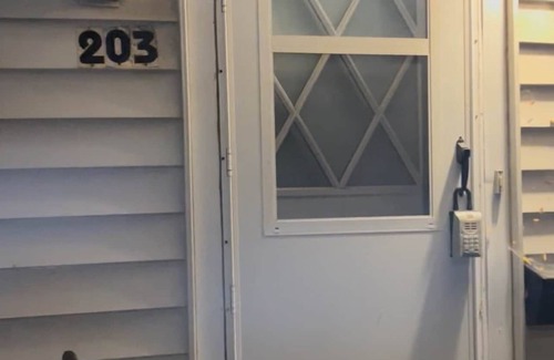 Harvard House | Sleeps 7 Steps to Metra