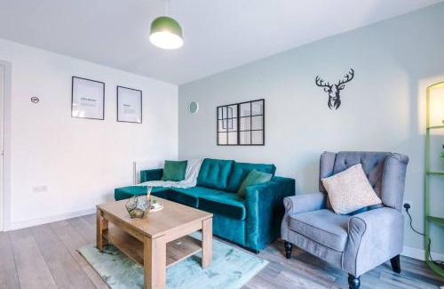 Salford Apartment | Sleeps 7, Stunning Home, Free Parking, Perfect For Groups, Long Term Disc