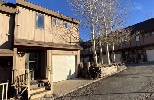 Angel Fire Condo | Sleeps 8! 2 Bedrooms/2 Full Baths, GARAGE & FULLY REMODELED! Close to the hill.
