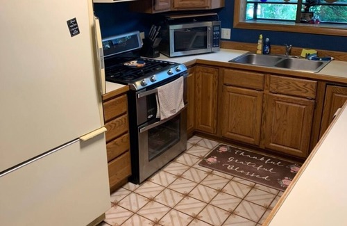 Oshkosh House | Sleeps 8, 4 miles to EAA, Central Air