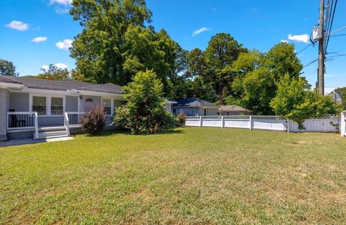 Candler-McAfee House | Sleeps 8 - Downtown Getaway