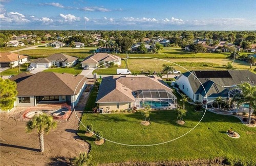 Broadmoor House | Sleeps 8, full refund, pool heat, 2 suites