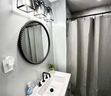 Newark Apartment | Sleeps 8, Stylish Home, Great Access NYC & EWR