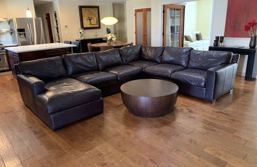 Avant House | Sleeps 8 with Pickleball! 7 passenger mini van available!