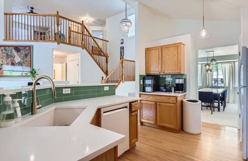 Erie House | Sleeps 9 - Family Retreat - Scenic Trails - Views
