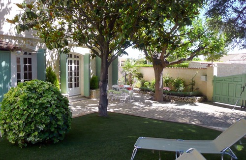 Port-Saint-Louis-du-Rhone House | Sleeps 4, ground floor apartment in a villa between the Rhône and the sea