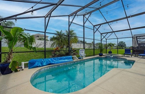 Highgate Park House | Sleeps up to 10 people in this fully equipped- Legacy Park Home