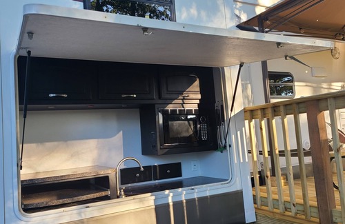 Eddyville House | Sleeps up to 10 people! Ask about our hunter specials!
