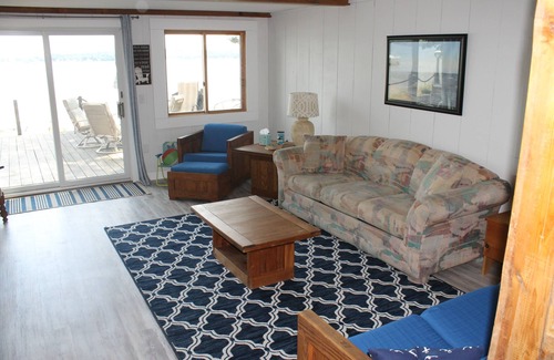 Bear Lake Cottage | Sleeps Up To 10 People! Directly On The Pristine Sandy Bottom All Sports Lake!