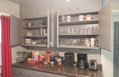 Milwaukee House | Sleeps up to 30 people comfortably, there's karaoke pool table and so much more.