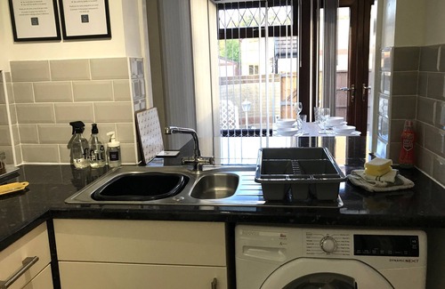Preston House | Sleeps up to 7, Parking, Office, Preston Nr M6/m65