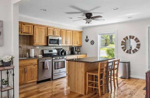 Durhamville House | Sleeps10 Lakefront Retreat: Fire Pit & Near Casin