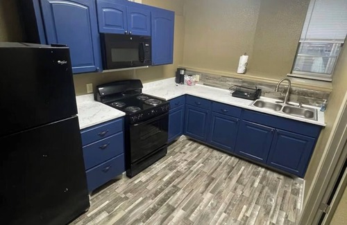 Alexandria Apartment | Sleeps11/Centrally located/Riverfront/Hospital