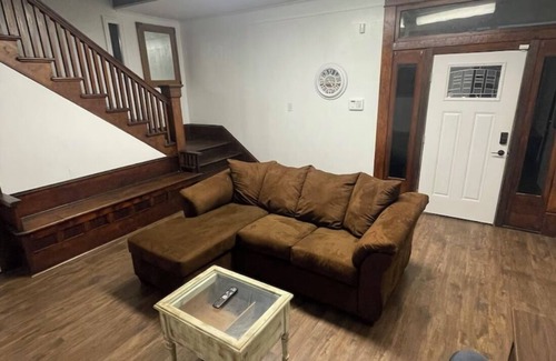 Alexandria Apartment | Sleeps11/Centrally located/Riverfront/Hospital
