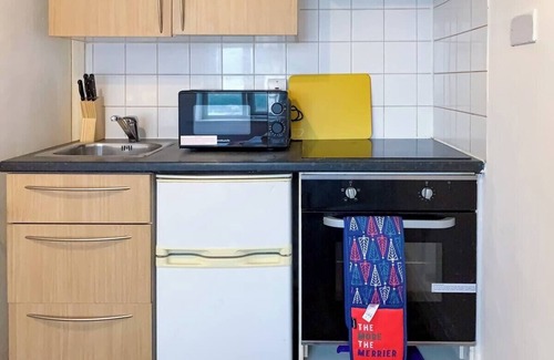 Glastonbury Apartment | Sleeps2-FreeParking-ContactlessCheckIn-Glastonbury