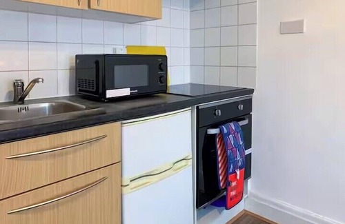Glastonbury Apartment | Sleeps2-FreeParking-ContactlessCheckIn-Glastonbury
