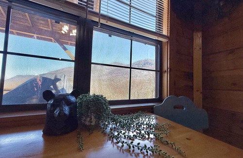 Maggie Valley Cabin | Sleepy Bear Log Cabin with View, WiFI