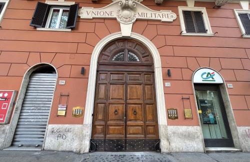 Salario House | Sleepy Max