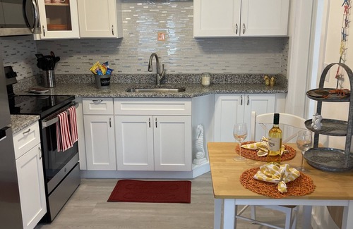 Gulfport Cottage | Sleepy Seahorsezzz at Beachrelaxmore -110 yards to the beach! Cute as a button!