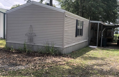 Negreet House | Slice of Heaven 3/2 camp on lakefront w/boathouse