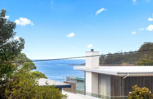 Narrawallee House | Slice of Heaven at Narrawallee - WIFI available & Outside dogs welcome