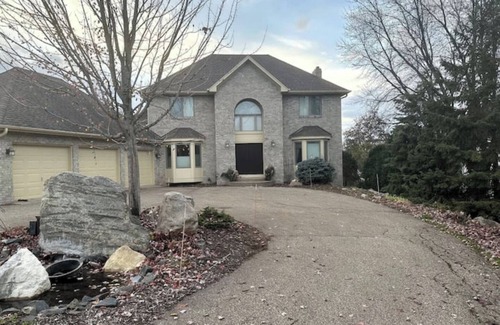 Shakopee House | Slice of Life