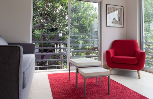 San Miguel Chapultepec Apartment | Slick apartment in gallery art district
