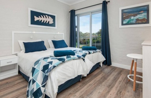 Kleinbaai Other | Slip-A-Way Lodge 5 bed Sleeps 10