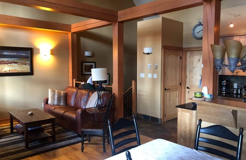 Golden Ski Chalet | Slope Side Luxury Open Beam Townhome Private Hot Tub - True - Ski-in-out