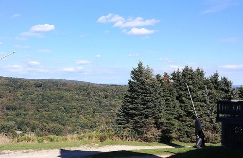 Champion Condo | SLOPE SIDE - Ski In/Ski Out - Ground Floor - 3 Bedroom/2 Bath - Sleeps 8