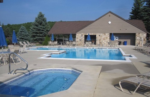 Champion Condo | SLOPE SIDE - Ski In/Ski Out - Ground Floor - 3 Bedroom/2 Bath - Sleeps 8