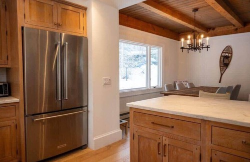 Ludlow House | Slopeside 4-BR Lodge At The Base of Okemo Mountain