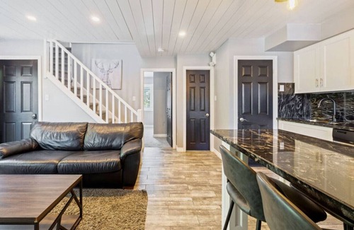 Craigleith Apartment | Slopeside at 209 with Hot Tub + Mountain Views