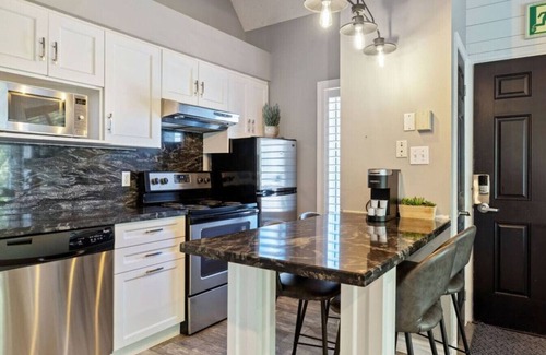 Craigleith Apartment | Slopeside at 209 with Hot Tub + Mountain Views
