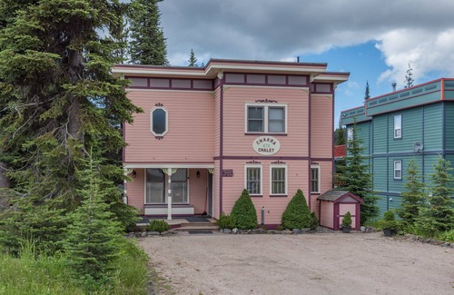 Silver Star Mountain House | Slopeside Chalet Including a Private Suite - Features laundry, BBQ & 2 hot tubs