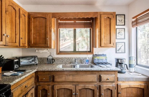 Summit Estates Apartment | Slopeside Cabin D - Walk to Slopes w Free Parking, Eagles Chalet Snow Summit