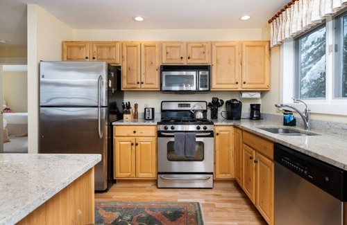 Central Vermont- Killington House | SlopeSide Chalet - True ski on ski off, Hot Tub
