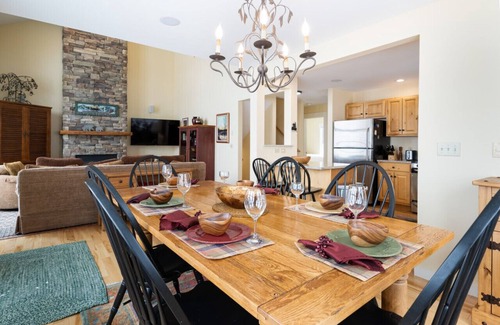 Central Vermont- Killington House | SlopeSide Chalet - True ski on ski off, Hot Tub