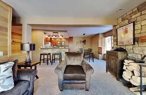 Mammoth Lakes Condo | Slopeside Deluxe 2 Bdrm Condo with Underground Parking! (Sierra Megeve 25) by RedAwning