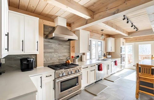 Central Vermont- Killington House | Slopeside Estate Luxurious Home in Killington - Ski On Ski Off, Hot Tub, Private Shuttle