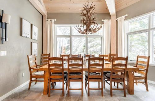 Central Vermont- Killington House | Slopeside Estate Luxurious Home on Great Eastern - Ski On Ski Off, Hot Tub, Private Shuttle