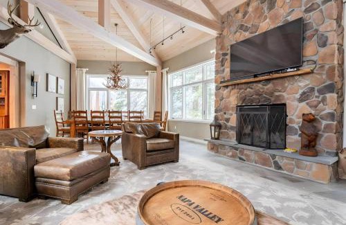 Central Vermont- Killington House | Slopeside Estate Luxurious Home on Great Eastern - Ski On Ski Off, Hot Tub, Private Shuttle