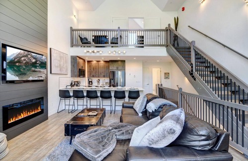 Old Town House | Slopeside Luxury Villa 125 I Private Hot Tub I Ski Views I Best Price I Discounted Attractions