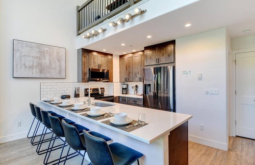 Old Town House | Slopeside Luxury Villa 125 I Private Hot Tub I Ski Views I Best Price I Discounted Attractions