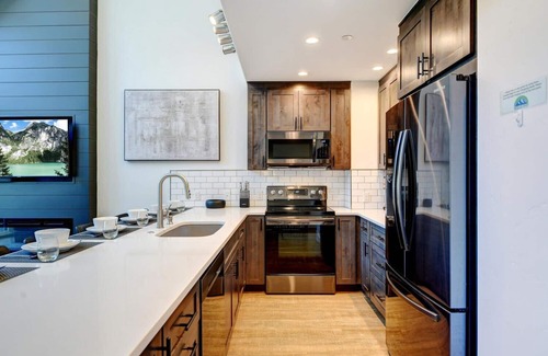 Old Town House | Slopeside Luxury Villa 125 I Private Hot Tub I Ski Views I Best Price I Discounted Attractions