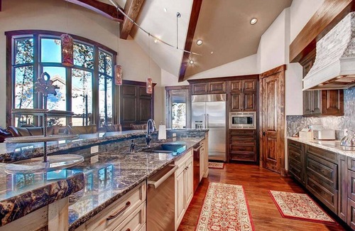 Timber Trail House | Slopeside Manor-Magnificent Custom Home Right by the Slopes-Great Amenities!