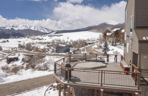 Crested Butte Condo | Slopeside Serenity: Hot Tub, Fireplace, Mountain Views—Walk or Shuttle to Lift