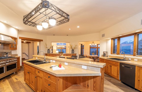 Mountain Village House | SLOPESIDE VILLA- Luxury Living, Ski-In/Out Access, A/C + Sublime Views