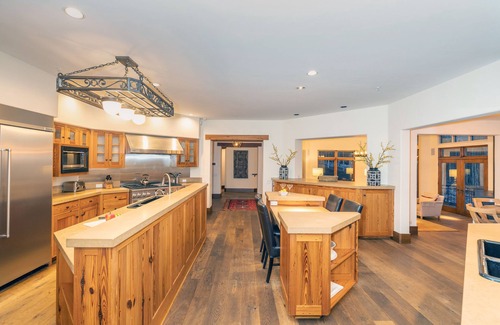 Mountain Village House | SLOPESIDE VILLA- Luxury Living, Ski-In/Out Access, A/C + Sublime Views