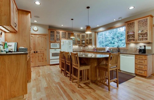 Port Angeles House | Slow Down & Rejuvenate! Hot Tub, Sauna & Trails at the Olympic Foothills Lodge